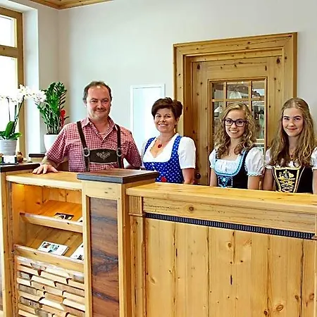 Hotel-gasthof Zum Oberen Wirt רוגן