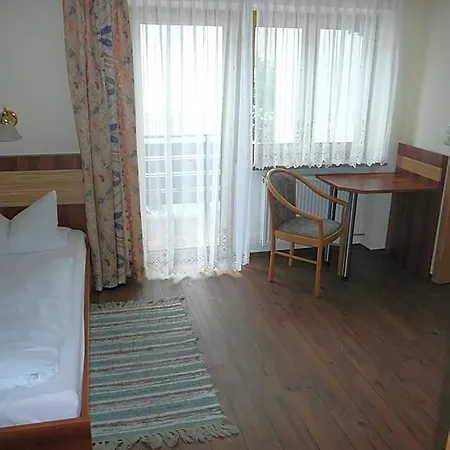מלון Hotel-gasthof Zum Oberen Wirt רוגן