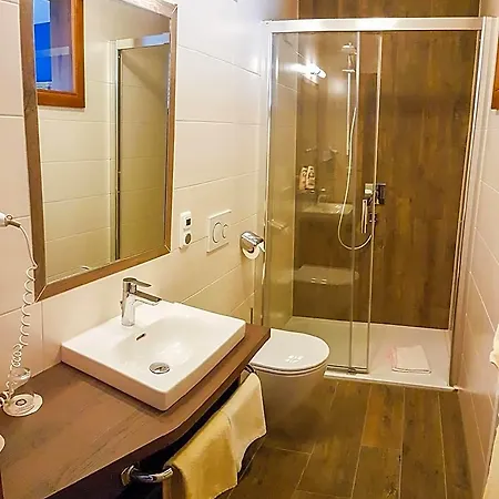 Hotel-gasthof Zum Oberen Wirt מלון רוגן